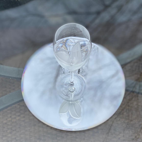 1 Val D’lsere by Mikasa Frosted Tulip Wine Goblet - Picture 8 of 10